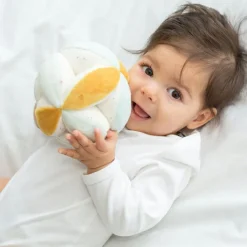 Trois Kilos Sept Balle de préhension Au Large de Nova