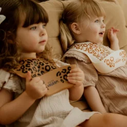 Atelier Wagram Bavoir en silicone Léopard Marron