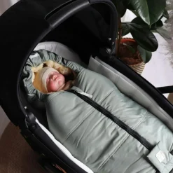 Discount Chancelière pour siège-auto bébé en peau d'agneau NAADJA vert sauge et gris Chancelière Cosy