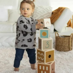 Trois Kilos Sept Cubes empilables en bois