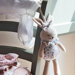 Pasito a pasito Peluche musicale Lapin Garden