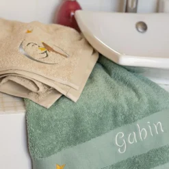 L'oiseau bateau Serviette de bain vert d'eau pingouin personnalisable (70 x 140 cm)