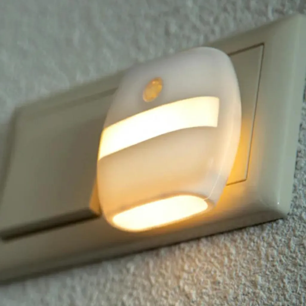 Alecto Veilleuse murale automatique à brancher LED